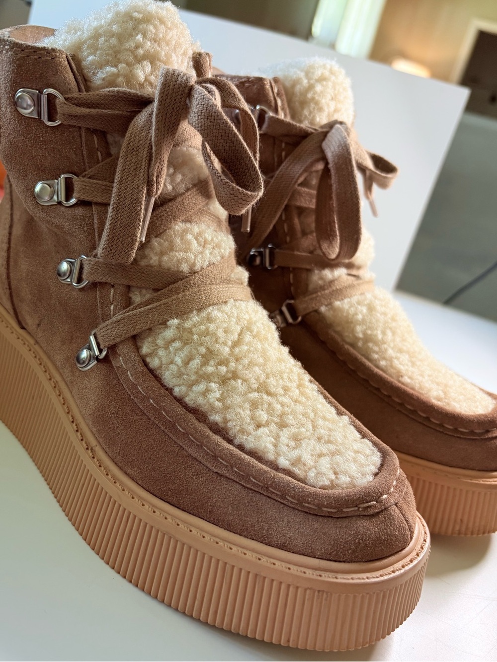 Dolce Vita Tan Suede Shearling Lace-Up Boots Sz 6 Platform